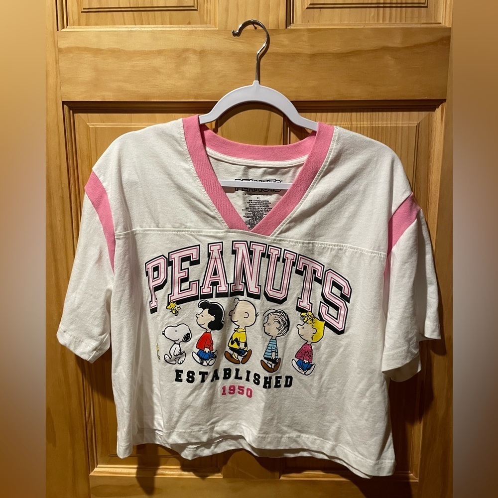 Peanuts crop Tshirt with pink stripping on sleeves and neckline used  size XL